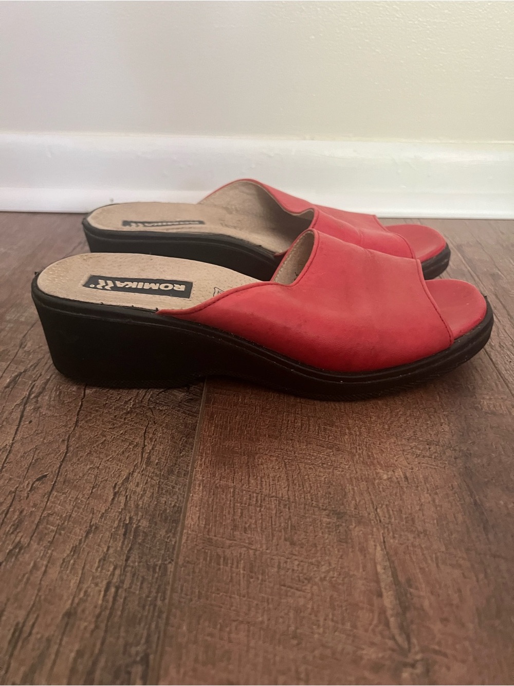ROMIKA Red Leather Slip On Wedge Sandals Leather Insoles
2" Heel Sz 38 US 7.5